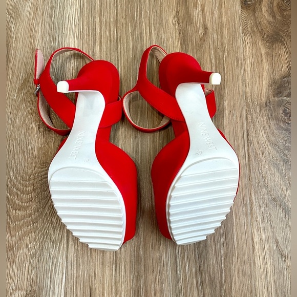 Nine West red peep toe, stilettos courts size 6.5 NWOT - Picture 3 of 5
